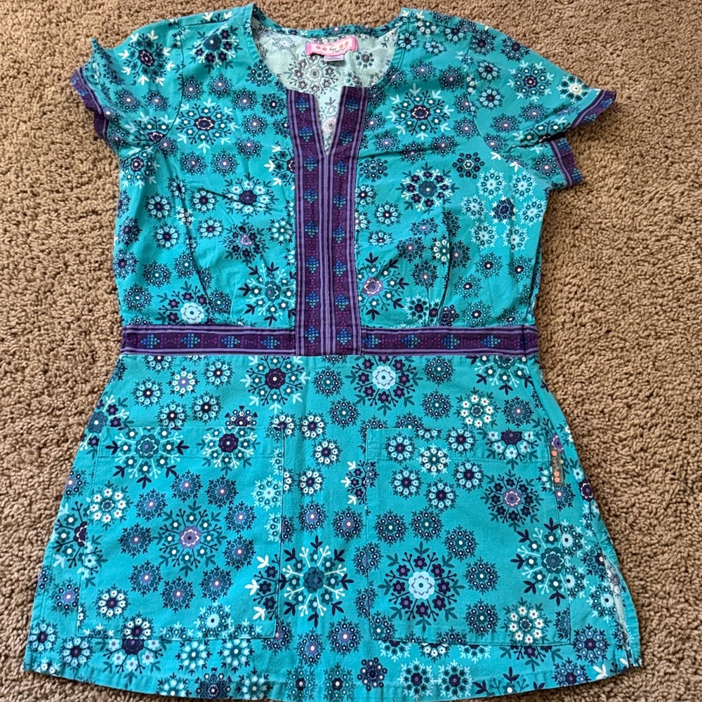 Koi  size extra small scrub top - Picture 2 of 4